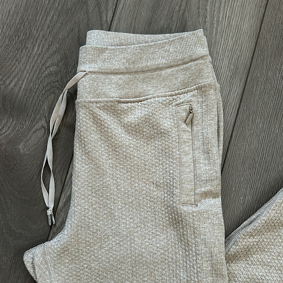 LULULEMON Engineered Warmth Joggers Size 4 - Picture 2 of 6